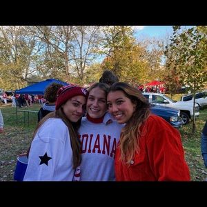 Meet your Posher, Maya